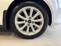 USED 2017 17 FORD B-MAX 1.5 TDCi Titanium Navigator MPV 5 Door Diesel Manual White Euro 6  8 SERVICES+AUTO LIGHTS+JUNE 27 MOT