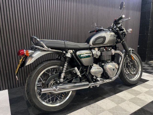 View our TRIUMPH BONNEVILLE T120