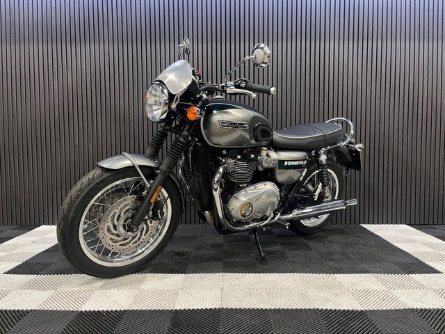 View our TRIUMPH BONNEVILLE T120