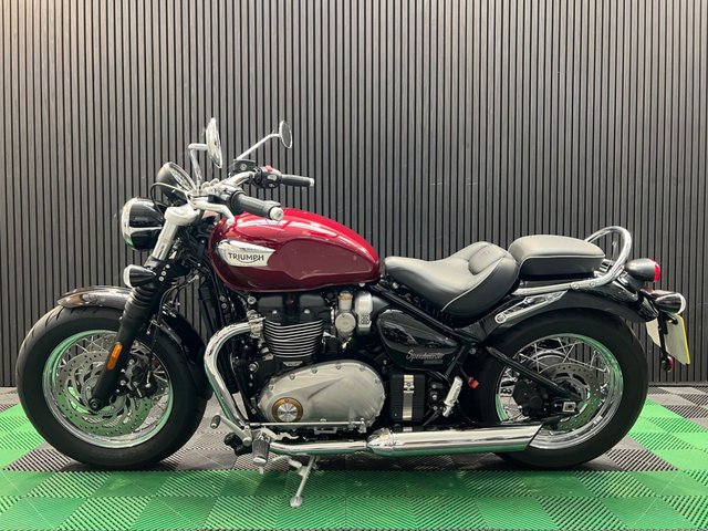 View our TRIUMPH SPEEDMASTER 1200