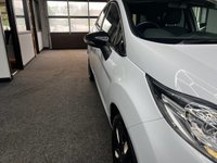 USED 2016 66 FORD FIESTA 1.0T EcoBoost Zetec White Edition Hatchback 5dr Petrol Manual Euro 6 (s/s) (100 ps) BLUETOOTH + HEATED WINDSCREEN