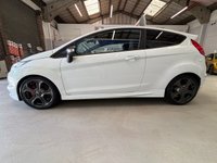 USED 2017 17 FORD FIESTA 1.6T EcoBoost ST-3 Hatchback 3dr Petrol Manual Euro 6 in White HEATED SEATS+PRIVACY GLASS+CD