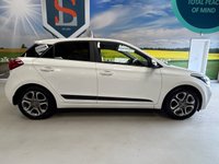 USED 2019 19 HYUNDAI I20 1.2 Premium Nav Hatchback 5 door Petrol Manual Euro 6 in White PARK SENSORS+REVERSE CAM+BLUETOOTH