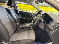 USED 2019 19 HYUNDAI I20 1.2 Premium Nav Hatchback 5 door Petrol Manual Euro 6 in White PARK SENSORS+REVERSE CAM+BLUETOOTH