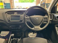 USED 2019 19 HYUNDAI I20 1.2 Premium Nav Hatchback 5 door Petrol Manual Euro 6 in White PARK SENSORS+REVERSE CAM+BLUETOOTH