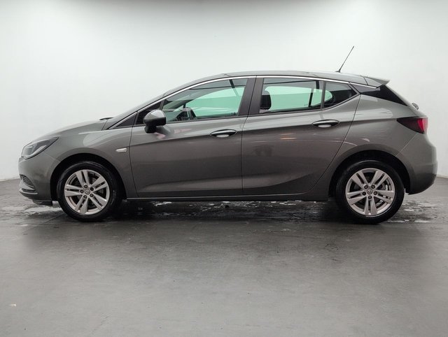 USED 2017 67 VAUXHALL ASTRA 1.4 Astra Design T S/S Auto 5dr CLICK+COLLECT / HOME DELIVERY