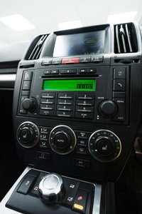 USED 2012 12 LAND ROVER FREELANDER 2 2.2 TD4 XS 4WD Euro 5 (s/s) 5dr 12 Month MOT ...