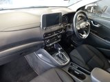 USED 2021 21 HYUNDAI KONA 1.6 h-GDi SE Connect SUV 5dr Petrol Hybrid DCT Euro 6 (s/s) (141 ps) FULL HYUNDAI MAIN DEALER SERVICE HISTORY + VIRTUAL COCKPIT DIGITAL DASH DISPLAY + APPLE CARPLAY / APPS CONTROL + BLUETOOTH MEDIA STREAMING + REAR VIEW CAMERA + DAB DIGITAL RADIO + IN CAR ENTERTAINMENT WITH TOUCH SCREEN MEDIA DISPLAY + PARKING SENSOR+ HILL HOLD START ASSIST + CLIMATE CONTROL + AIR CONDITIONING + AUTOMATIC HEADLIGHTS + AUTOMATIC WIPERS WITH RAIN SENSOR + CRUISE CONTROL + LANE ASSIST + LEATHER MULTIFUNCTIONAL STEERING WHEEL WITH PADDLE SHIFT GEAR SELECT + VOICE COMMAND