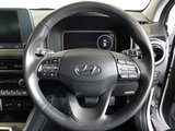 USED 2021 21 HYUNDAI KONA 1.6 h-GDi SE Connect SUV 5dr Petrol Hybrid DCT Euro 6 (s/s) (141 ps) FULL HYUNDAI MAIN DEALER SERVICE HISTORY + VIRTUAL COCKPIT DIGITAL DASH DISPLAY + APPLE CARPLAY / APPS CONTROL + BLUETOOTH MEDIA STREAMING + REAR VIEW CAMERA + DAB DIGITAL RADIO + IN CAR ENTERTAINMENT WITH TOUCH SCREEN MEDIA DISPLAY + PARKING SENSOR+ HILL HOLD START ASSIST + CLIMATE CONTROL + AIR CONDITIONING + AUTOMATIC HEADLIGHTS + AUTOMATIC WIPERS WITH RAIN SENSOR + CRUISE CONTROL + LANE ASSIST + LEATHER MULTIFUNCTIONAL STEERING WHEEL WITH PADDLE SHIFT GEAR SELECT + VOICE COMMAND