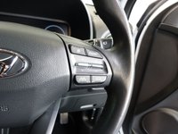 USED 2021 21 HYUNDAI KONA 1.6 h-GDi SE Connect SUV 5dr Petrol Hybrid DCT Euro 6 (s/s) (141 ps) FULL HYUNDAI MAIN DEALER SERVICE HISTORY + VIRTUAL COCKPIT DIGITAL DASH DISPLAY + APPLE CARPLAY / APPS CONTROL + BLUETOOTH MEDIA STREAMING + REAR VIEW CAMERA + DAB DIGITAL RADIO + IN CAR ENTERTAINMENT WITH TOUCH SCREEN MEDIA DISPLAY + PARKING SENSOR+ HILL HOLD START ASSIST + CLIMATE CONTROL + AIR CONDITIONING + AUTOMATIC HEADLIGHTS + AUTOMATIC WIPERS WITH RAIN SENSOR + CRUISE CONTROL + LANE ASSIST + LEATHER MULTIFUNCTIONAL STEERING WHEEL WITH PADDLE SHIFT GEAR SELECT + VOICE COMMAND