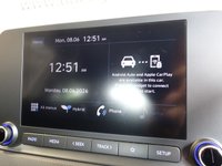 USED 2021 21 HYUNDAI KONA 1.6 h-GDi SE Connect SUV 5dr Petrol Hybrid DCT Euro 6 (s/s) (141 ps) FULL HYUNDAI MAIN DEALER SERVICE HISTORY + VIRTUAL COCKPIT DIGITAL DASH DISPLAY + APPLE CARPLAY / APPS CONTROL + BLUETOOTH MEDIA STREAMING + REAR VIEW CAMERA + DAB DIGITAL RADIO + IN CAR ENTERTAINMENT WITH TOUCH SCREEN MEDIA DISPLAY + PARKING SENSOR+ HILL HOLD START ASSIST + CLIMATE CONTROL + AIR CONDITIONING + AUTOMATIC HEADLIGHTS + AUTOMATIC WIPERS WITH RAIN SENSOR + CRUISE CONTROL + LANE ASSIST + LEATHER MULTIFUNCTIONAL STEERING WHEEL WITH PADDLE SHIFT GEAR SELECT + VOICE COMMAND