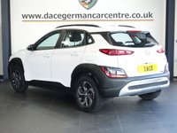 USED 2021 21 HYUNDAI KONA 1.6 h-GDi SE Connect SUV 5dr Petrol Hybrid DCT Euro 6 (s/s) (141 ps) FULL HYUNDAI MAIN DEALER SERVICE HISTORY + VIRTUAL COCKPIT DIGITAL DASH DISPLAY + APPLE CARPLAY / APPS CONTROL + BLUETOOTH MEDIA STREAMING + REAR VIEW CAMERA + DAB DIGITAL RADIO + IN CAR ENTERTAINMENT WITH TOUCH SCREEN MEDIA DISPLAY + PARKING SENSOR+ HILL HOLD START ASSIST + CLIMATE CONTROL + AIR CONDITIONING + AUTOMATIC HEADLIGHTS + AUTOMATIC WIPERS WITH RAIN SENSOR + CRUISE CONTROL + LANE ASSIST + LEATHER MULTIFUNCTIONAL STEERING WHEEL WITH PADDLE SHIFT GEAR SELECT + VOICE COMMAND