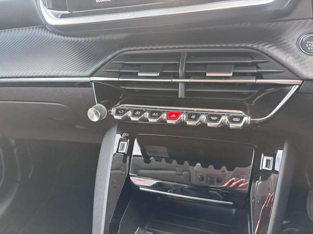 2022 Peugeot 208 — image 10