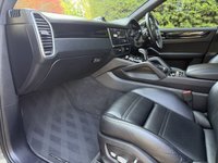 USED 2020 20 PORSCHE CAYENNE 3.0 V6 E-Hybrid 14.1kWh SUV 5dr Petrol Plug-in Hybrid TiptronicS 4WD Euro 6 (s/s) (3.6kW Charger) (462 ps) 21" ALLOYS, ADAPTIVE C/CONTROL,BOSE