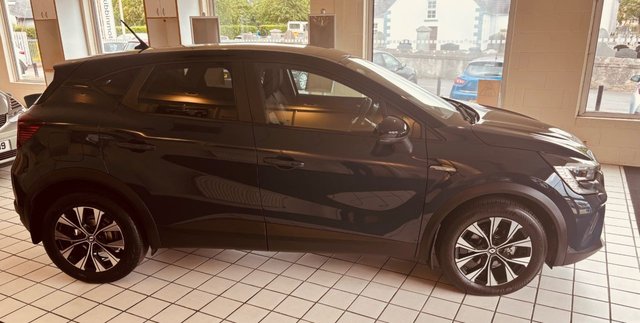 View our RENAULT CAPTUR
