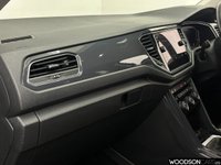 USED 2018 68 VOLKSWAGEN T-ROC 1.0 TSI SEL SUV 5dr Petrol Manual Euro 6 (s/s) (115 ps) 1 Previous Owner / Sat Nav / DAB Radio / Apple Car Play / Bluetooth / Xenon Lights / Isofix