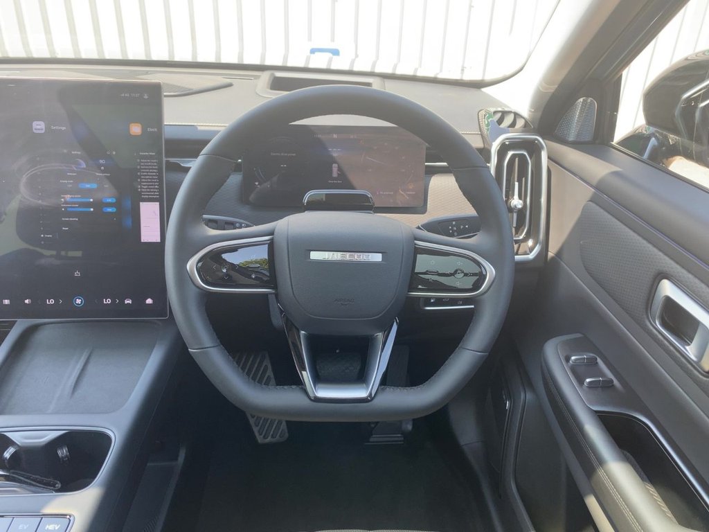 USED 2025 25 JAECOO 7 1.5T SHS 18.3kWh Luxury SUV 5dr Petrol Plug-in Hybrid Auto Euro 6 (s/s) (204 ps) PANROOF+540&deg;CAMERA+HUD+CARPLAY