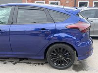 USED 2017 17 FORD FOCUS 1.0T EcoBoost ST-Line Hatchback 5dr Petrol Auto Euro 6 (s/s) (125 ps) PARKING SENSORS - 1 OWNER