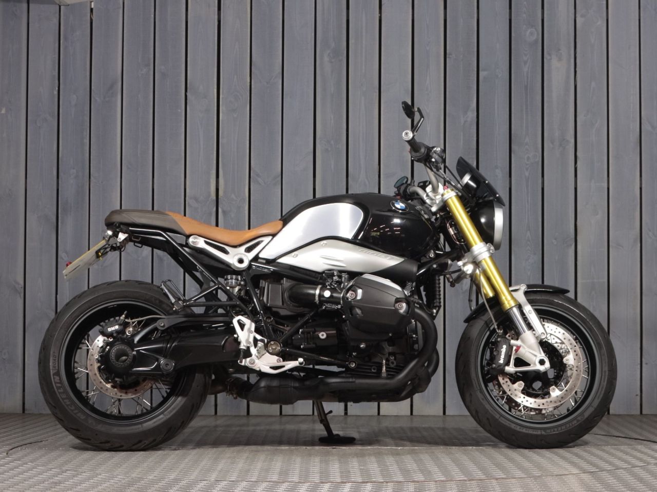 BMW R NINE T