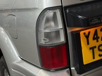 USED 2001 Y TOYOTA LAND CRUISER 3.4 VX SUV 5dr Petrol Automatic (341 g/km, 176 bhp) 
