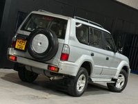 USED 2001 Y TOYOTA LAND CRUISER 3.4 VX SUV 5dr Petrol Automatic (341 g/km, 176 bhp) 