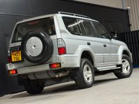 USED 2001 Y TOYOTA LAND CRUISER 3.4 VX SUV 5dr Petrol Automatic (341 g/km, 176 bhp) 