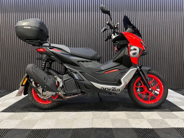 View our APRILIA SR GT 125 Sport