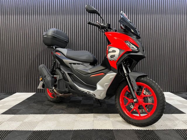 View our APRILIA SR GT 125 Sport