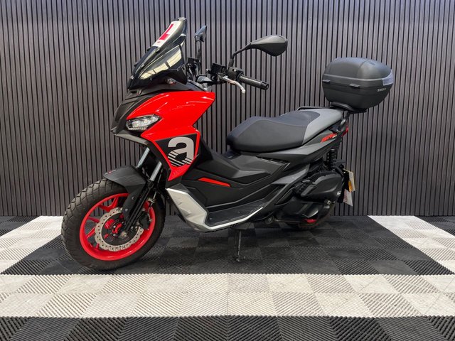 View our APRILIA SR GT 125 Sport