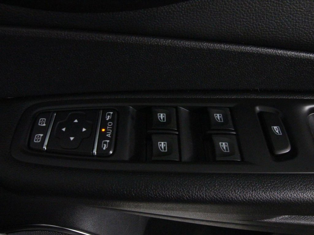 USED 2017 67 RENAULT CAPTUR 0.9 TCe ENERGY Dynamique S Nav SUV 5dr Petrol Manual Euro 6 (s/s) (90 ps) 