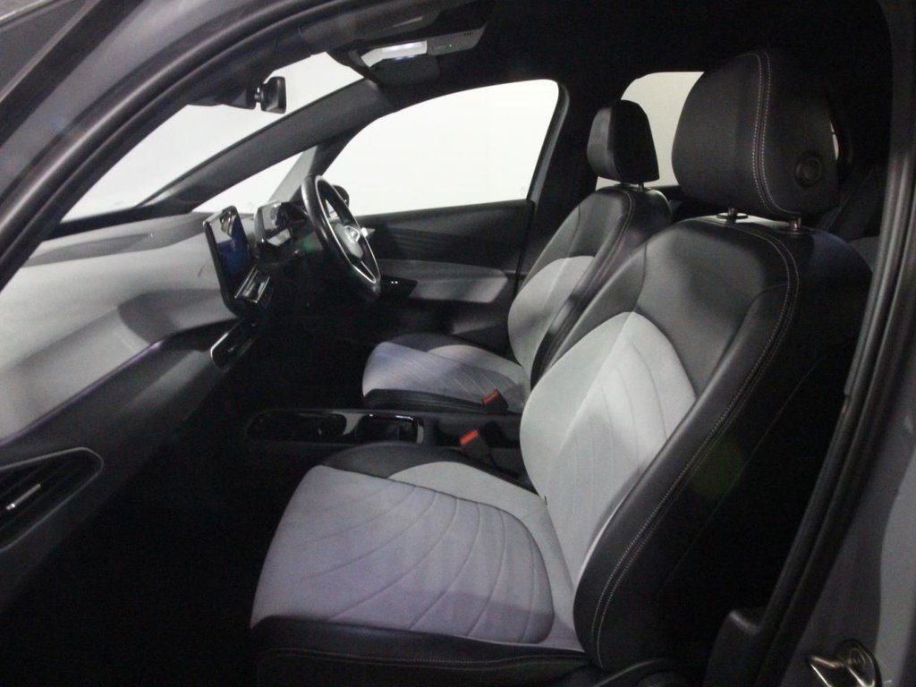 USED 2023 23 VOLKSWAGEN ID.3 Pro Performance 58kWh Life Hatchback 5dr Electric Auto (204 ps) 