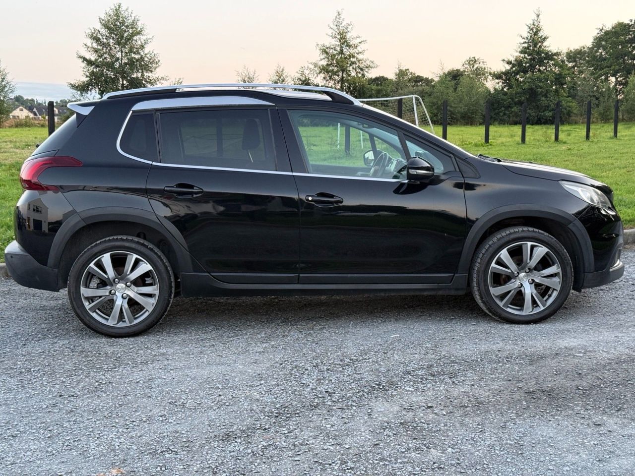2017 PEUGEOT 1.6 BlueHDi Allure SUV 5dr Diesel Manual Euro 6 (s/s) (100 ps) - vehicle photo 5 for sale on PureCar