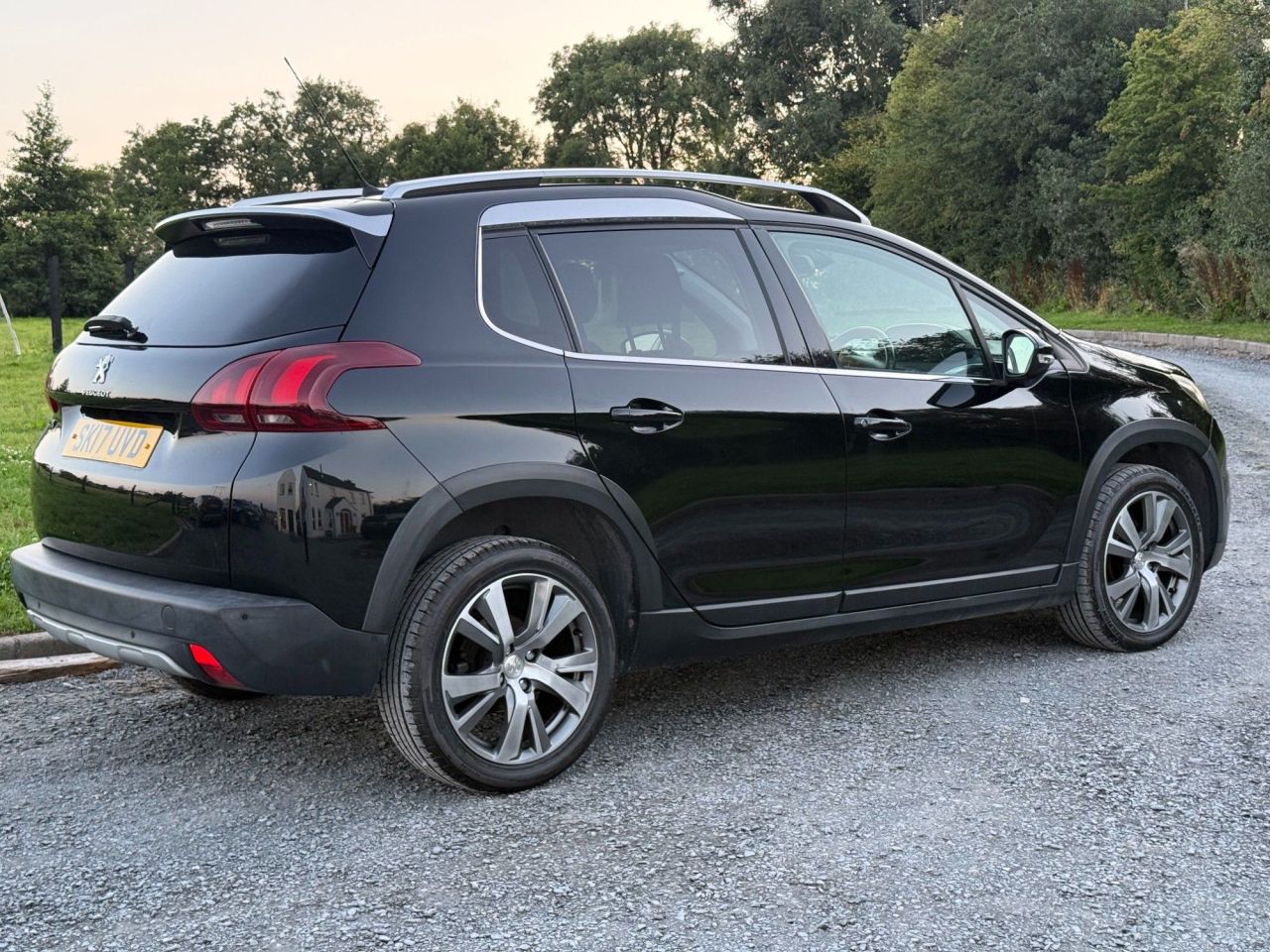 2017 PEUGEOT 1.6 BlueHDi Allure SUV 5dr Diesel Manual Euro 6 (s/s) (100 ps) - vehicle photo 6 for sale on PureCar