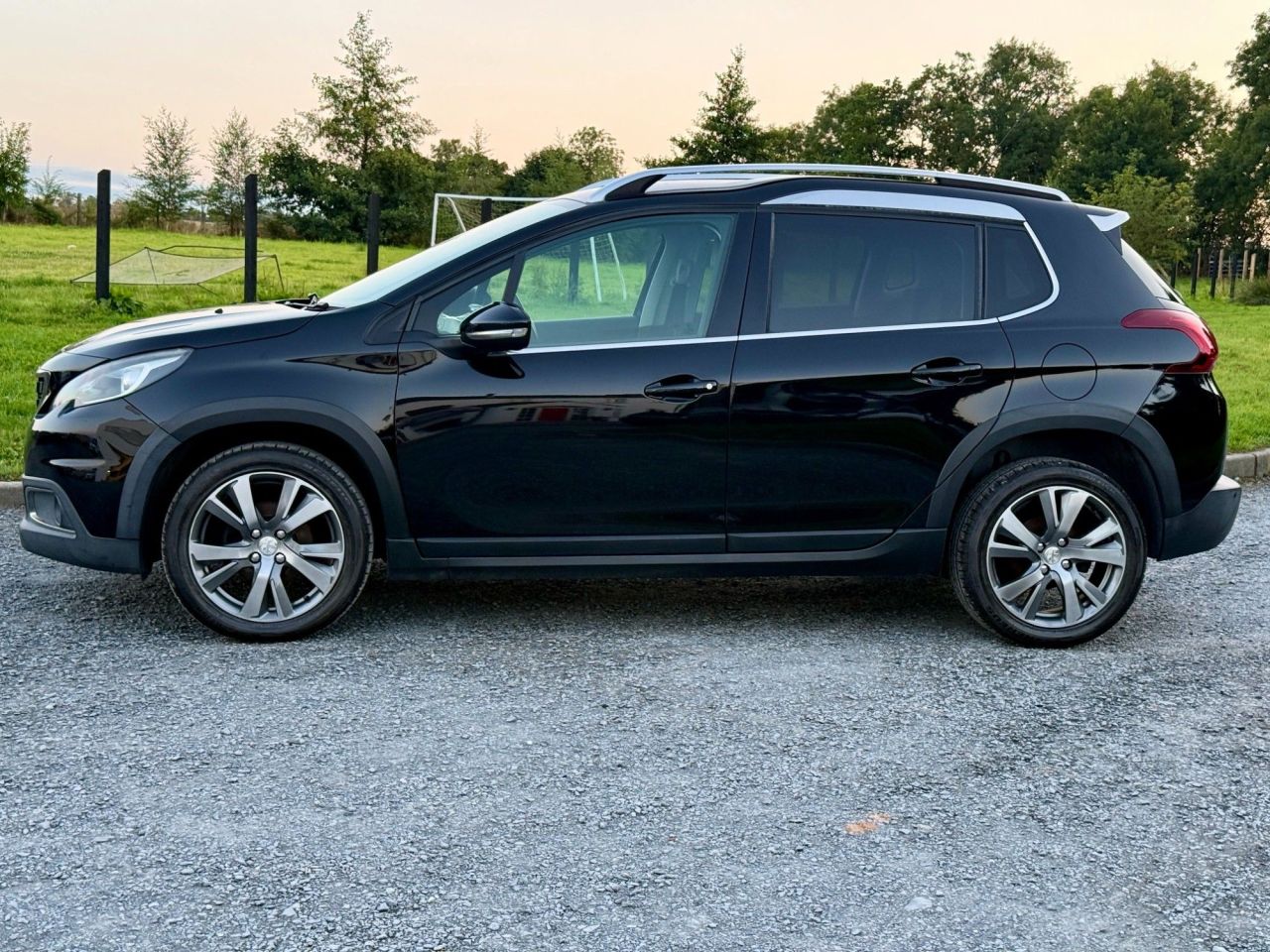 2017 PEUGEOT 1.6 BlueHDi Allure SUV 5dr Diesel Manual Euro 6 (s/s) (100 ps) - vehicle photo 8 for sale on PureCar