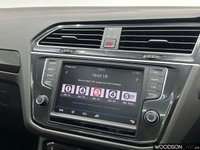 USED 2016 66 VOLKSWAGEN TIGUAN 2.0 TDI BlueMotion Tech SEL SUV 5dr Diesel DSG 4Motion Euro 6 (s/s) (150 ps) Pan Roof / Sat Nav / DAB Radio / Heated Seats / Head Up Display