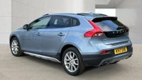 USED 2017 17 VOLVO V40 CROSS COUNTRY 2.0 D4 Pro Hatchback 5dr Diesel Manual Euro 6 (s/s) (190 ps) FULL HISTORY+11 STAMPS+SAT NAV