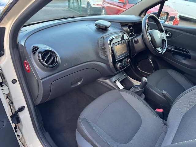 View our RENAULT CAPTUR