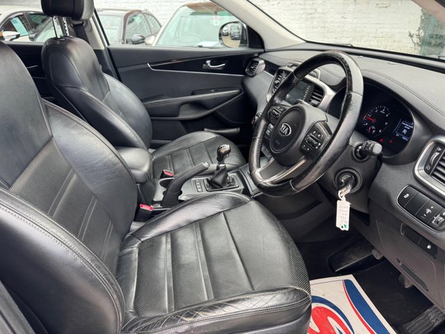 View our KIA SORENTO