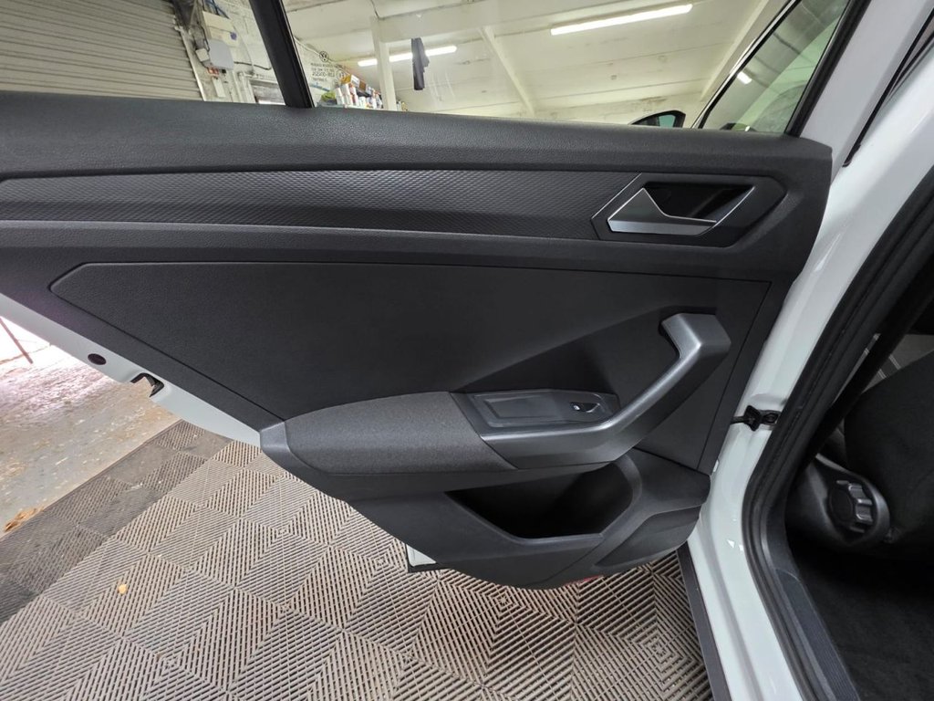 USED 2019 VOLKSWAGEN T-ROC 1.0 TSI GPF Design SUV 5dr Petrol Manual Euro 6 (s/s) (115 ps) SATNAV -  Cruise Control