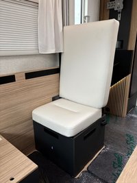 USED 2025 25 PILOTE EVIDENCE 690 - 4 Belt - 4 Berth - Electric Drop Down Bed - End Washroom 