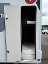 USED 2025 25 PILOTE EVIDENCE 690 - 4 Belt - 4 Berth - Electric Drop Down Bed - End Washroom 