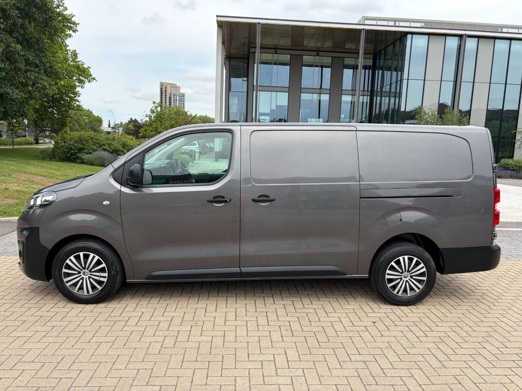 USED 2020 69 VAUXHALL VIVARO 3100 DYNAMIC 2.0TurboD EU6 S/S L2 H1 120ps *TWIN SLD*AIRCON*SENSORS*E/PACK*AUTO LIGHTS AND WIPERS* EU6-A/C-SENSORS-E/P-L2-6 DOORS