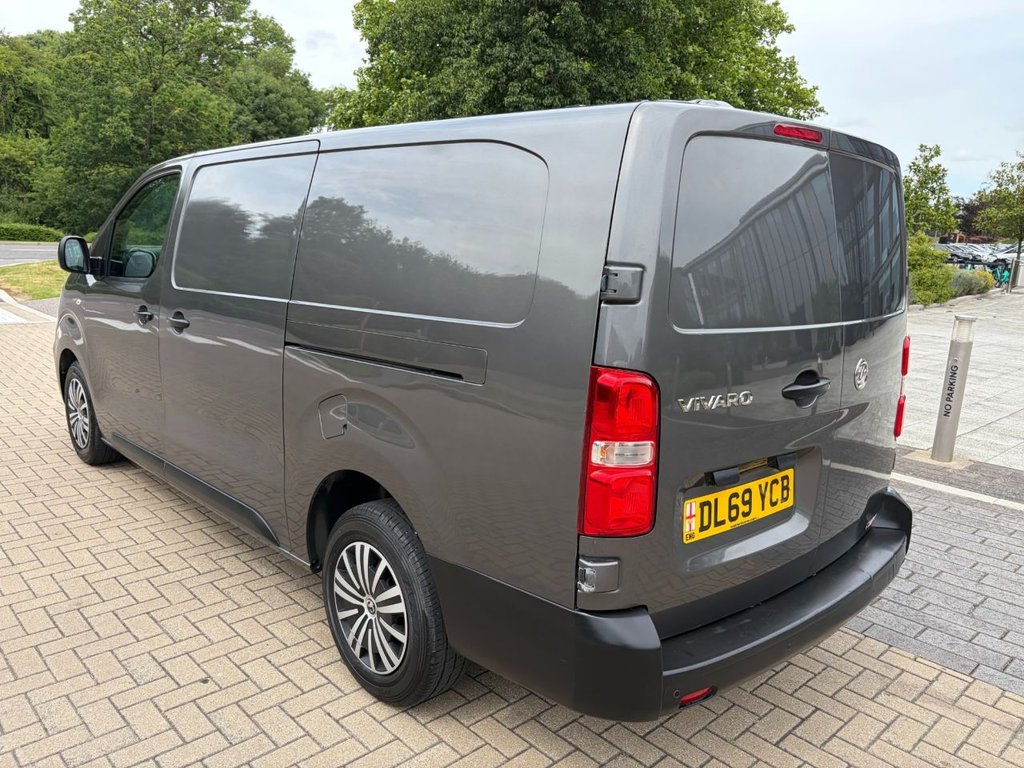 USED 2020 69 VAUXHALL VIVARO 3100 DYNAMIC 2.0TurboD EU6 S/S L2 H1 120ps *TWIN SLD*AIRCON*SENSORS*E/PACK*AUTO LIGHTS AND WIPERS* EU6-A/C-SENSORS-E/P-L2-6 DOORS