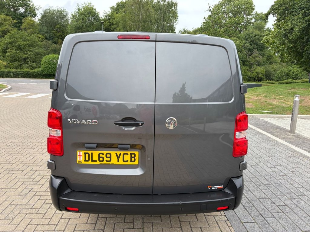 USED 2020 69 VAUXHALL VIVARO 3100 DYNAMIC 2.0TurboD EU6 S/S L2 H1 120ps *TWIN SLD*AIRCON*SENSORS*E/PACK*AUTO LIGHTS AND WIPERS* EU6-A/C-SENSORS-E/P-L2-6 DOORS