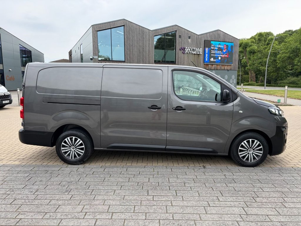 USED 2020 69 VAUXHALL VIVARO 3100 DYNAMIC 2.0TurboD EU6 S/S L2 H1 120ps *TWIN SLD*AIRCON*SENSORS*E/PACK*AUTO LIGHTS AND WIPERS* EU6-A/C-SENSORS-E/P-L2-6 DOORS