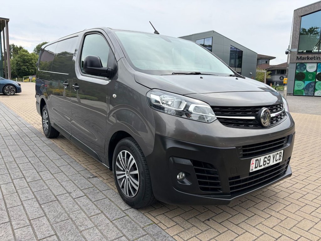 USED 2020 69 VAUXHALL VIVARO 3100 DYNAMIC 2.0TurboD EU6 S/S L2 H1 120ps *TWIN SLD*AIRCON*SENSORS*E/PACK*AUTO LIGHTS AND WIPERS* EU6-A/C-SENSORS-E/P-L2-6 DOORS