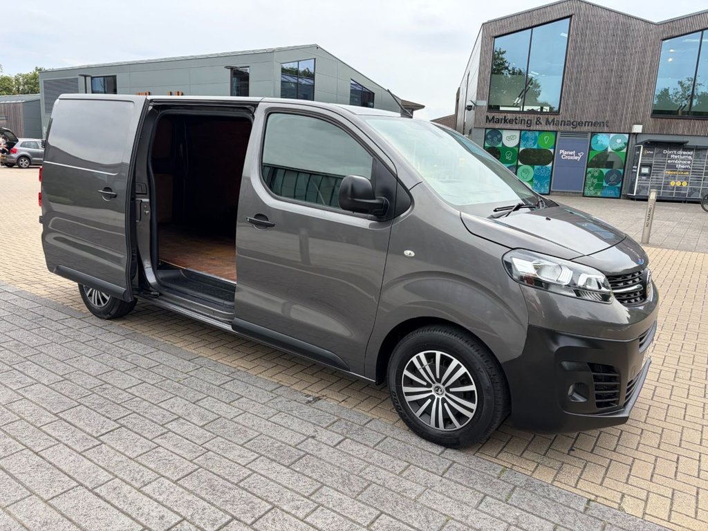 USED 2020 69 VAUXHALL VIVARO 3100 DYNAMIC 2.0TurboD EU6 S/S L2 H1 120ps *TWIN SLD*AIRCON*SENSORS*E/PACK*AUTO LIGHTS AND WIPERS* EU6-A/C-SENSORS-E/P-L2-6 DOORS