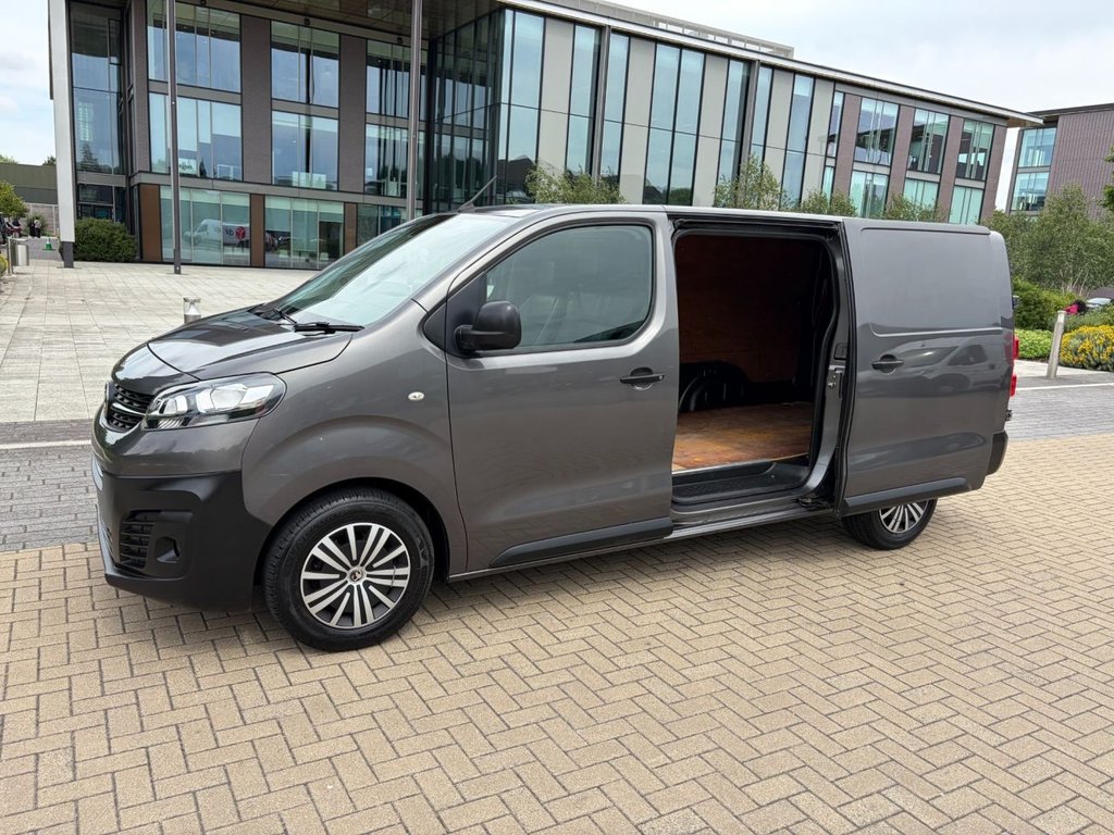 USED 2020 69 VAUXHALL VIVARO 3100 DYNAMIC 2.0TurboD EU6 S/S L2 H1 120ps *TWIN SLD*AIRCON*SENSORS*E/PACK*AUTO LIGHTS AND WIPERS* EU6-A/C-SENSORS-E/P-L2-6 DOORS