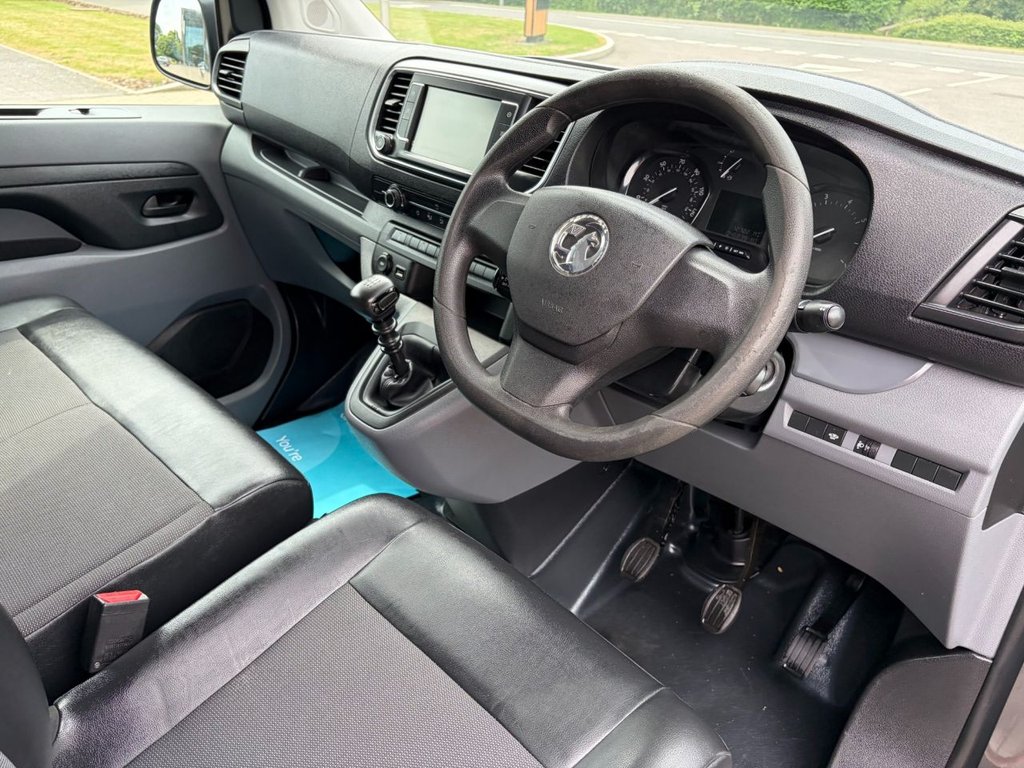 USED 2020 69 VAUXHALL VIVARO 3100 DYNAMIC 2.0TurboD EU6 S/S L2 H1 120ps *TWIN SLD*AIRCON*SENSORS*E/PACK*AUTO LIGHTS AND WIPERS* EU6-A/C-SENSORS-E/P-L2-6 DOORS
