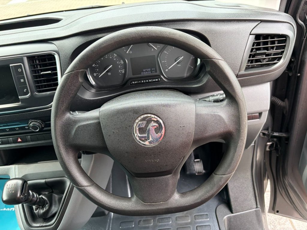USED 2020 69 VAUXHALL VIVARO 3100 DYNAMIC 2.0TurboD EU6 S/S L2 H1 120ps *TWIN SLD*AIRCON*SENSORS*E/PACK*AUTO LIGHTS AND WIPERS* EU6-A/C-SENSORS-E/P-L2-6 DOORS